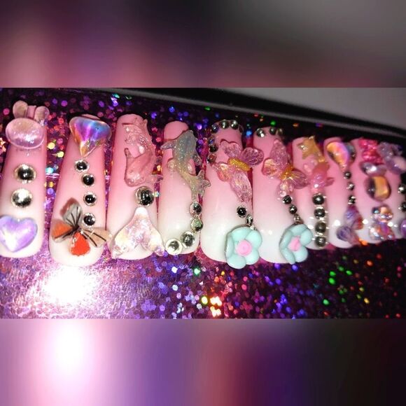 Hand crafted custom 10pc luminous press on nails - Picture 5 of 7